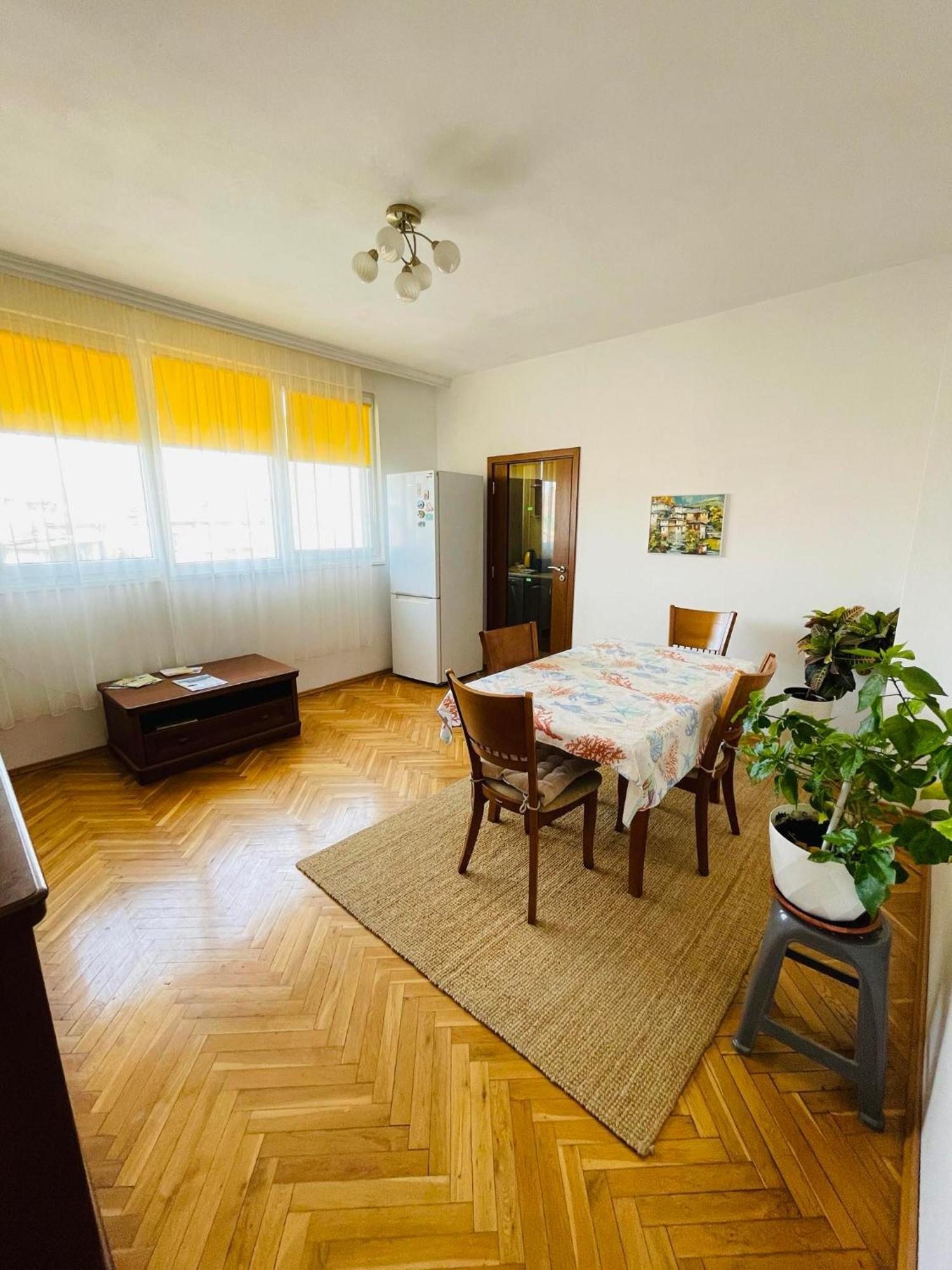Sunny Cozy Flat In The Centre, Close To Beach, 4 Rooms, 105Sqm Várna Kültér fotó